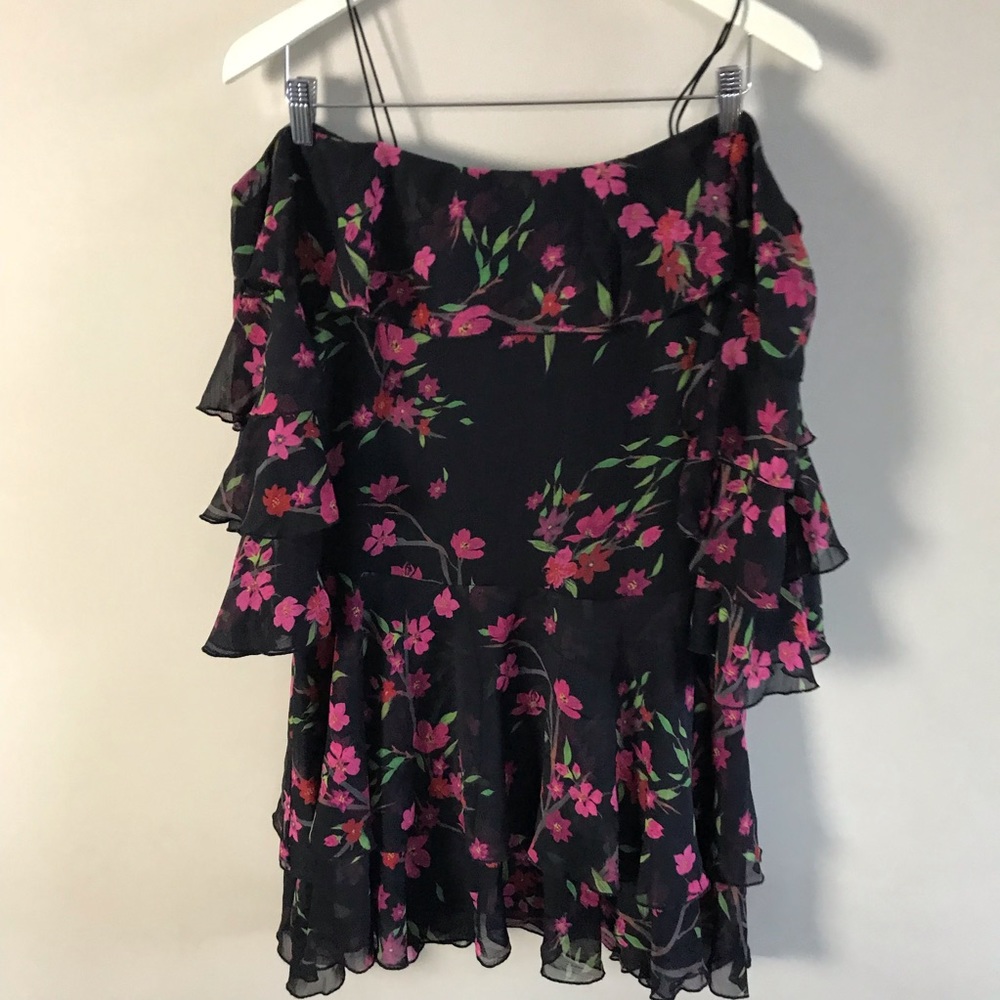 NWT Off the Shoulder Alice + Olivia Ruffle Mini Dress 🌺